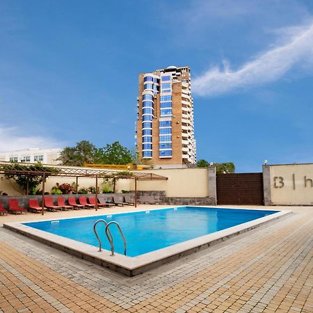 Bien hotel Ereván Exterior foto