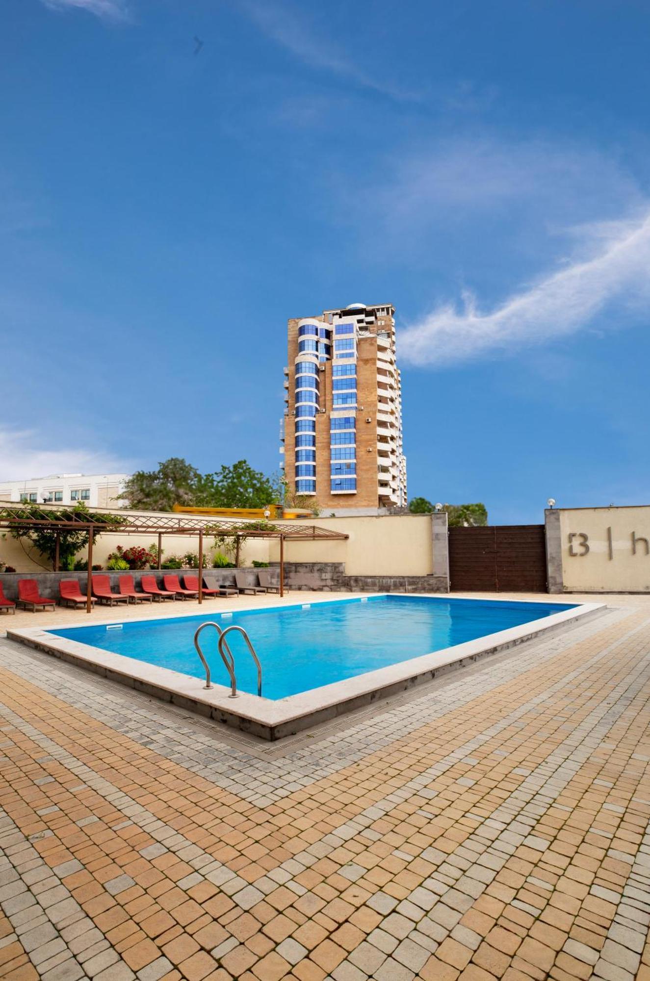 Bien hotel Ereván Exterior foto