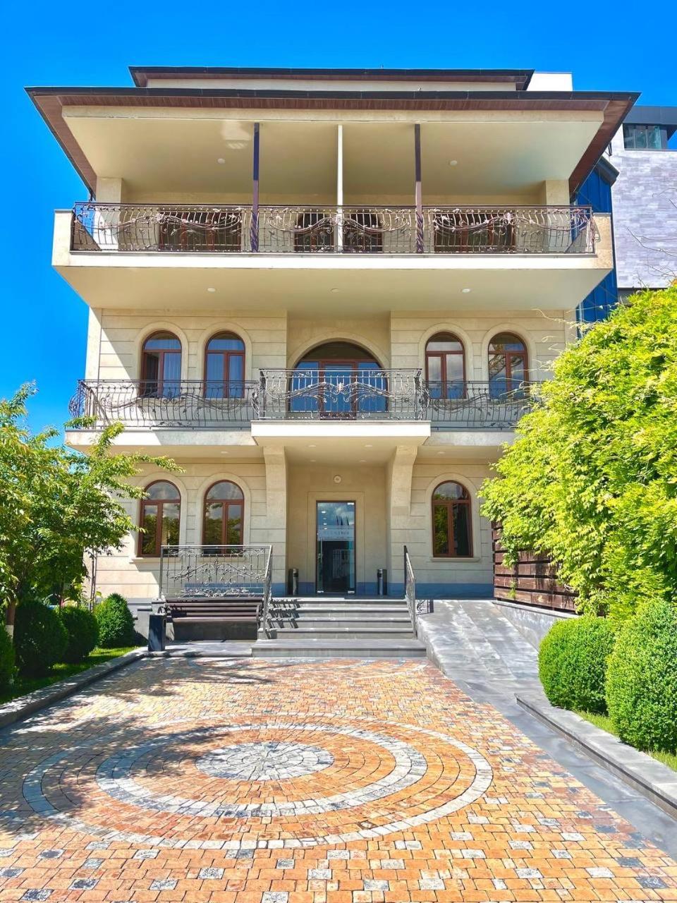 Bien hotel Ereván Exterior foto