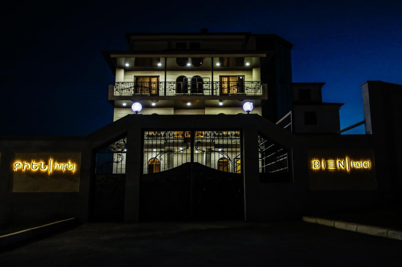 Bien hotel Ereván Exterior foto